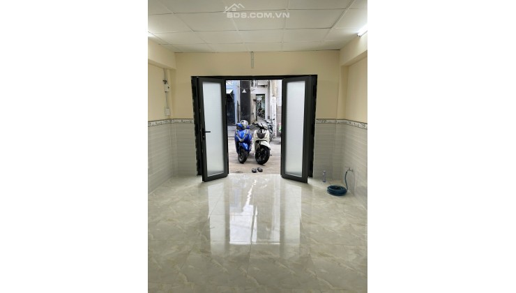 BÁN NHÀ XE Ô TÔ ĐỖ CỬA TRỊNH ĐÌNH TRỌNG, P.5, Q.11 - 40M2.- 3PN - NHỈNH 4 TỶ